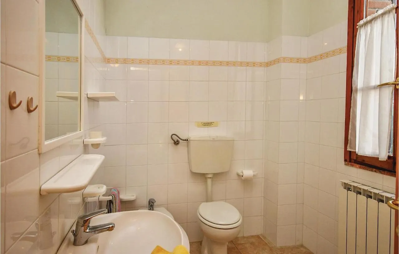 Apt, 11 Querce  0*, Querce (Lucca) Italy
